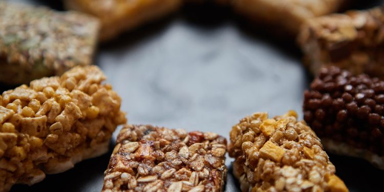 Proteínas en la mira: Todo lo que debes saber sobre barritas, yogures y leches adicionadas