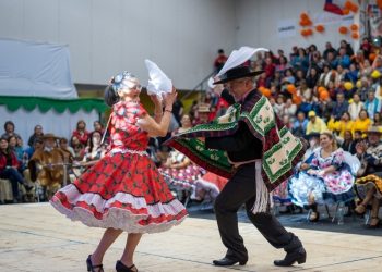 Pareja de Cauquenes gana el Campeonato Regional de Cueca del Adulto Mayor 2025 efectuado en Teno