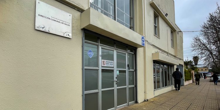 Municipalidad de Curicó refuerza medidas de seguridad en CESFAM Los Niches tras graves hechos de violencia