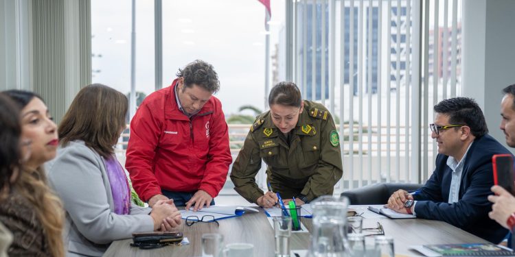 Gobierno del Maule y Carabineros firman convenio para iniciar pruebas del Sistema Integrado de Teleprotección con Inteligencia Artificial (SITIA)