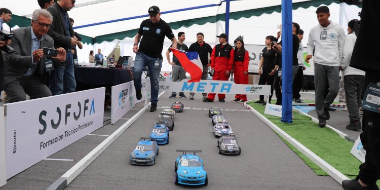 Alumnos de Talca y Yerbas Buenas competirán en la final nacional del torneo de autos propulsados por hidrógeno verde