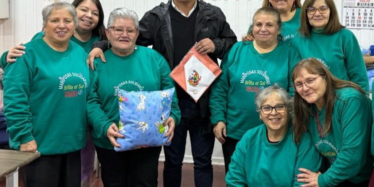 “Mariposas Solidarias” confeccionan  ropa de invierno para los más necesitados