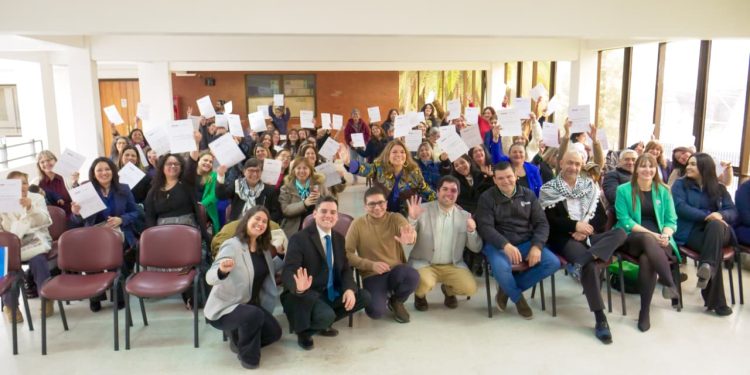Senama Maule y AIEP Talca finalizan capacitación a cuidadoras de personas mayores y postrados