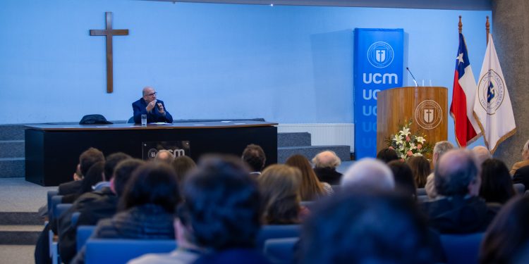 Cardenal Fernando Chomalí participó en jornada sobre Doctrina Social de la Iglesia en la UCM