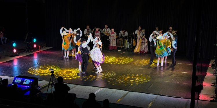 Ballet Folclórico Nacional se presentó en Parral ante más de 1.500 asistentes