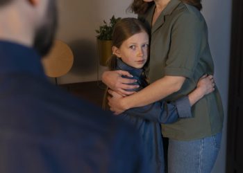 Exponen investigación sobre Violencia Vicaria en Chile