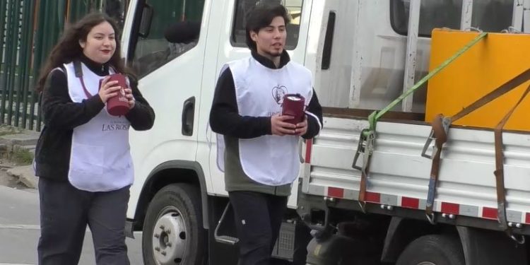 Solidaridad con Fundación Las Rosas: Jóvenes voluntarios convocan a “jugársela por las personas mayores”