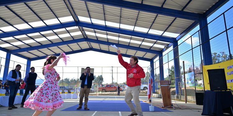 Curepto celebra con deporte: Gobierno del Maule inaugura multicancha techada para la Escuela Paraguay