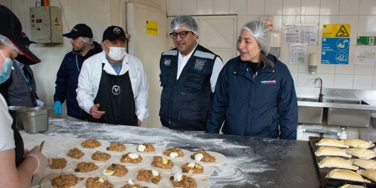 Seremi de Salud fiscalizó funcionamiento de fábrica de empanadas en Talca