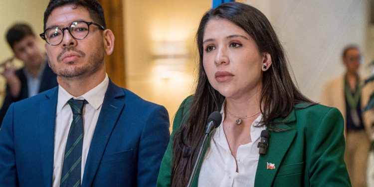 PDI confirmó robo y agresión: Diputada Veloso anuncia querella por distorsiones a su accidente en marzo
