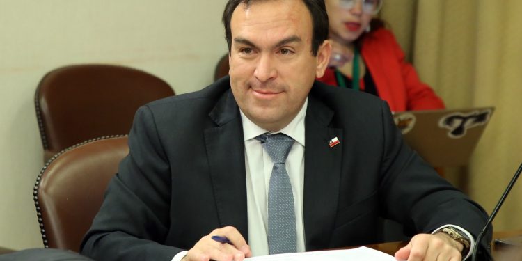 Diputado Donoso emplaza al Ministro de Hacienda por recorte presupuestario a Gobiernos Regionales y éste reconoce que las cifras no son correctas