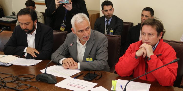 Gobernador acude al Congreso para defender el presupuesto 2026 con apoyo transversal de los parlamentarios maulinos
