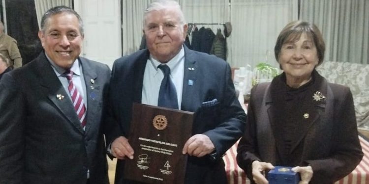 Emotivo homenaje a socio que cumplió 50 años en Rotary Club Talca