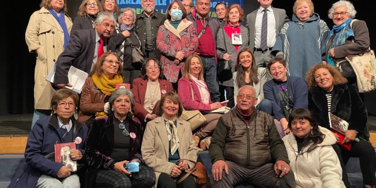 Jorge Baradit: “La memoria es la historia de un país y sin ella lo perdemos todo”