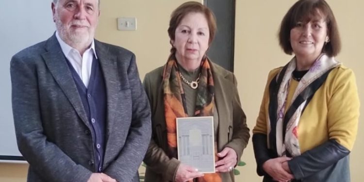 Jefatura del Departamento de Administración de Educación Municipal, valora premio de la Fundación Roberto Hernández Cornejo en Talca