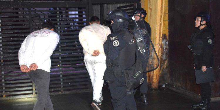 Gendarmería realiza allanamientos en penales de Talca y Cauquenes