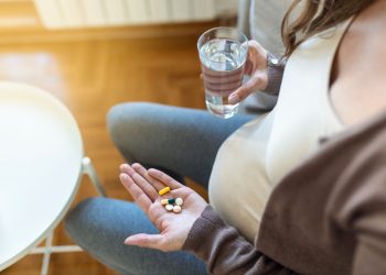 Controversia por dichos de Trump: Epidemióloga advierte que no hay pruebas que vinculen el paracetamol con el autismo