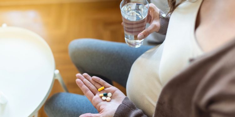 Controversia por dichos de Trump: Epidemióloga advierte que no hay pruebas que vinculen el paracetamol con el autismo
