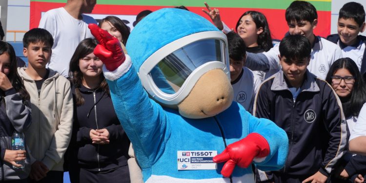La mascota Armin se presentó en Curicó y activa la cuenta regresiva del Mundial de Ciclismo de Pista Tissot UCI 2025