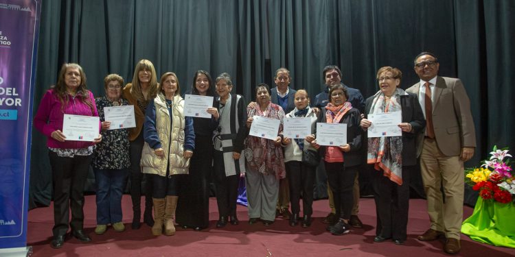 Organizaciones de personas mayores de las provincias de Cauquenes y Linares obtienen financiamiento de SENAMA