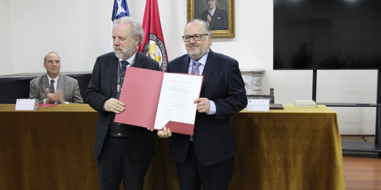 Profesor de la UTalca se incorpora como miembro de la Academia Chilena de la Historia