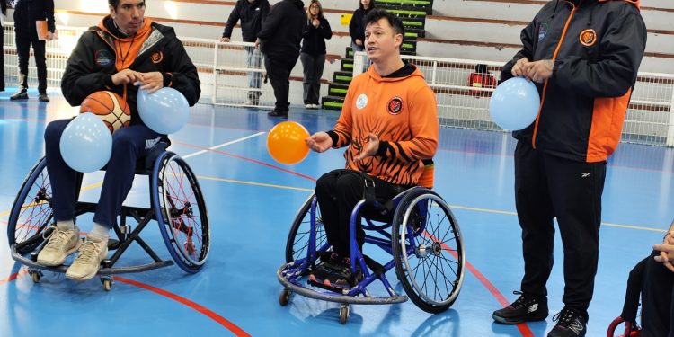 Parral conforma primer equipo de básquetbol en silla de ruedas