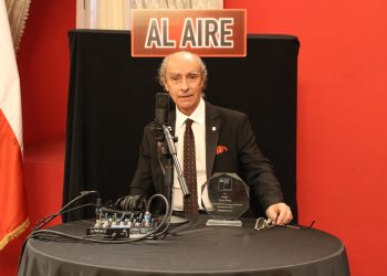 Premian a profesional de Radioemisoras de la UTalca por su trayectoria