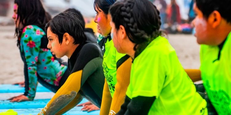 Surf Therapy Coquimbo: Sanando la mente y el cuerpo con la ayuda de las olas