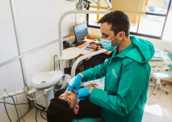 Más de 100 pacientes resolvieron sus problemas dentales en masivo operativo en Linares 