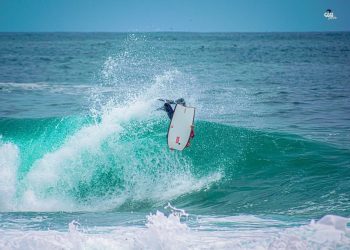 Raimundo Quintana brilla en Iquique y pone en alto el Bodyboard Pelluhuano