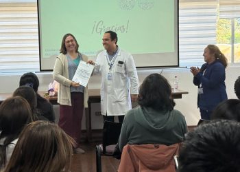 Destacada infectóloga realiza charla sobre Resistencia Antimicrobiana en Cauquenes