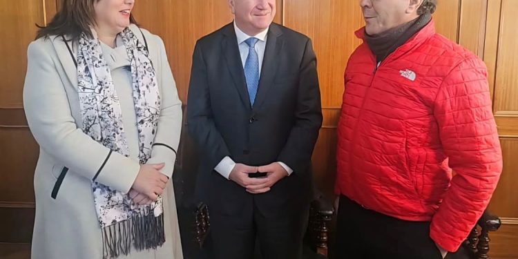 Senadores Vodanovic y Castro logran financiamiento permanente para el TRM