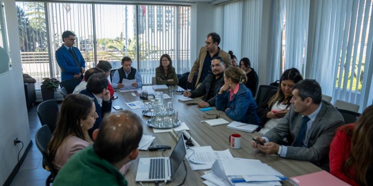 Gobernador del Maule convoca a parlamentarios para buscar solución a vecinos de Parque Zapallar afectados por inundaciones