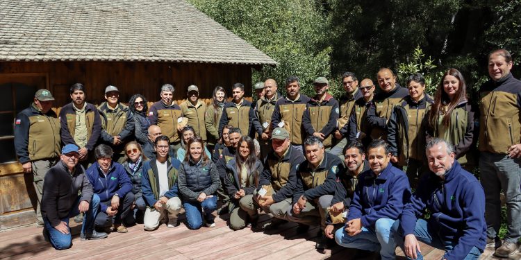 Guardaparques del Maule celebran su día con jornada de exploración en Reserva Nacional Los Queules 