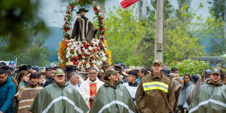 Miles de fieles peregrinaron a Huerta de Maule para agradecer a San Francisco de Asís