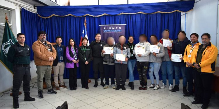Privados de libertad del módulo LGTBQI A+ del penal de Curicó, se certificaron en manicure y podología estética