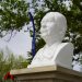 Donan busto de Gabriela Mistral para popular plaza en Molina