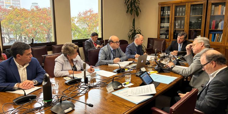 Senado y MOP inician estudio de proyecto de ley que moderniza y fortalece los servicios sanitarios rurales