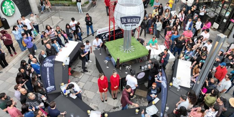 Curicó celebra el aniversario del Gin Tonic más grande del mundo en Curicó