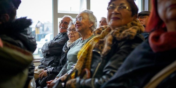 Especialistas entregan los 6 pilares clave para envejecer con salud y bienestar