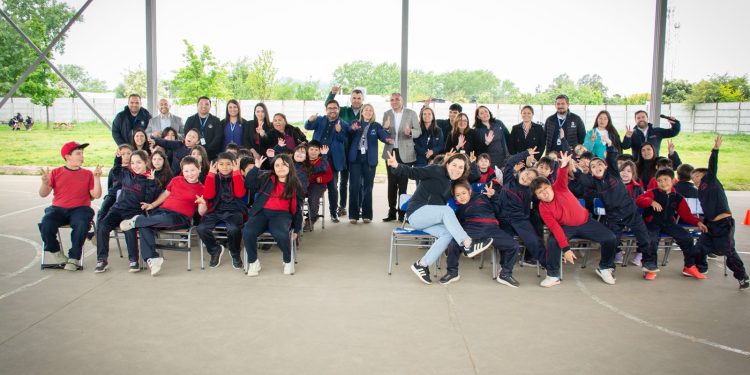 Seremi de Salud entregó recursos para fomentar actividad física en escolares de la región