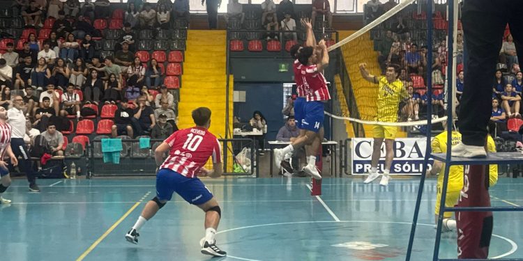 Linares se quedó con 2 puntos en el debut de la Liga de Voleibol