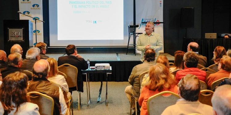 Seminario “Panorama político del país y el impacto en el Maule” reunió a líderes regionales y analistas en torno al futuro electoral