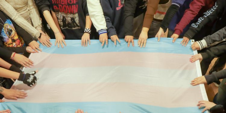 Familias destacan el acompañamiento del HRT a jóvenes trans