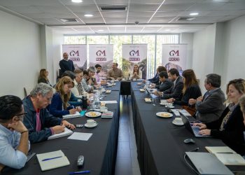 Gobernador Álvarez-Salamanca lidera mesa de trabajo para recuperar las paradas intermedias del Ramal Talca-Constitución