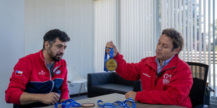 Gobernador del Maule recibe con orgullo al campeón Luis Flores tras su clasificación al Mundial de Paratenis de Mesa