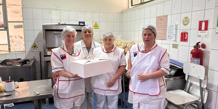 Pelarco celebra el Día de las Manipuladoras de Alimentos con emotiva sorpresa 