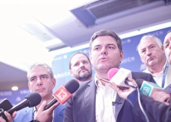 Alcaldes señalan que la falla del SIMCE afecta directamente a los municipios que buscan evitar el traspaso a los SLEP