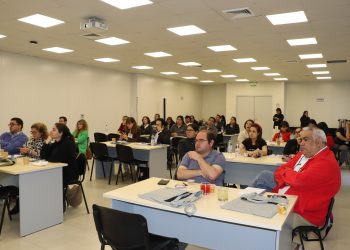 Realizan primer taller práctico de Inteligencia artificial para empresas maulinas