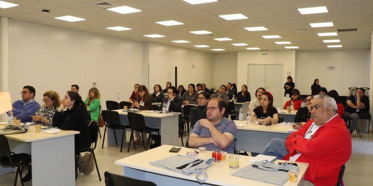 Realizan primer taller práctico de Inteligencia artificial para empresas maulinas